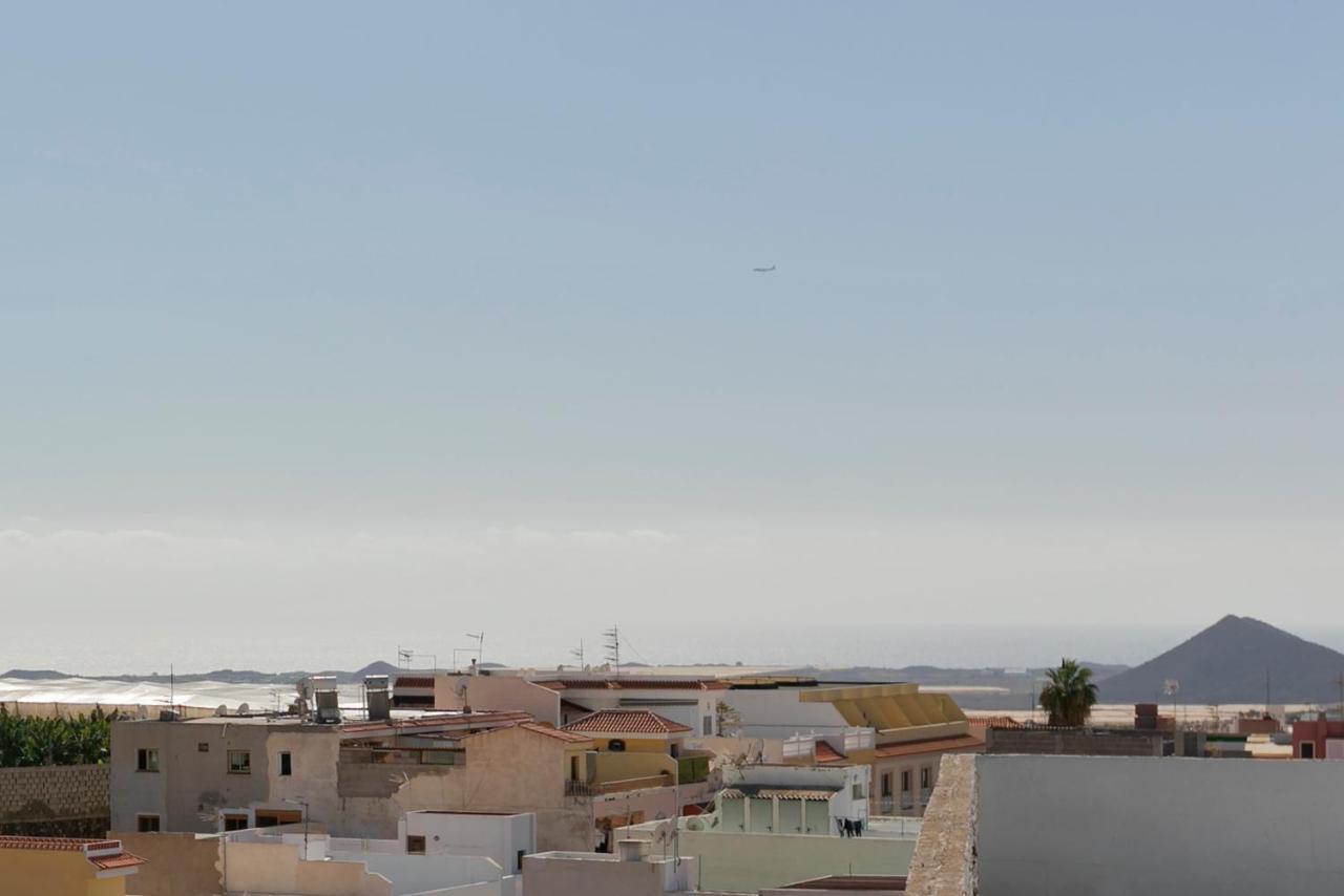 Guaza Hostel Neon Tenerife מראה חיצוני תמונה