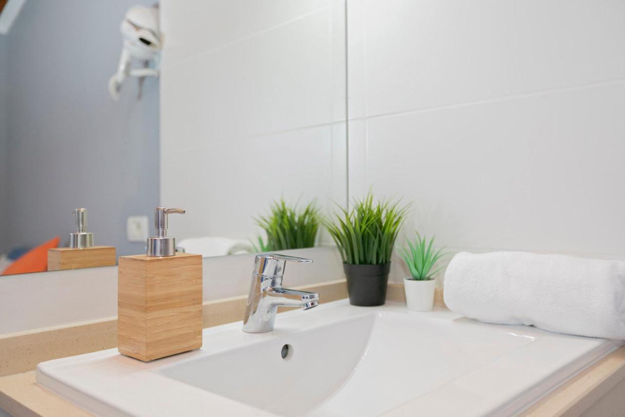 Guaza Hostel Neon Tenerife מראה חיצוני תמונה