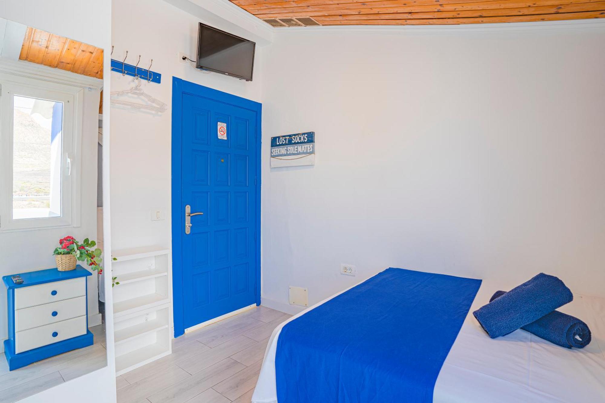 Guaza Hostel Neon Tenerife מראה חיצוני תמונה