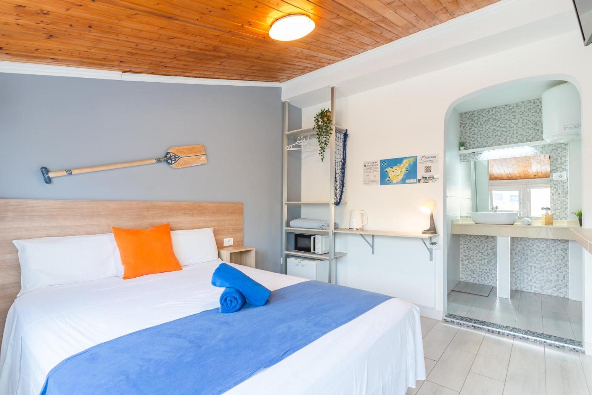 Guaza Hostel Neon Tenerife מראה חיצוני תמונה