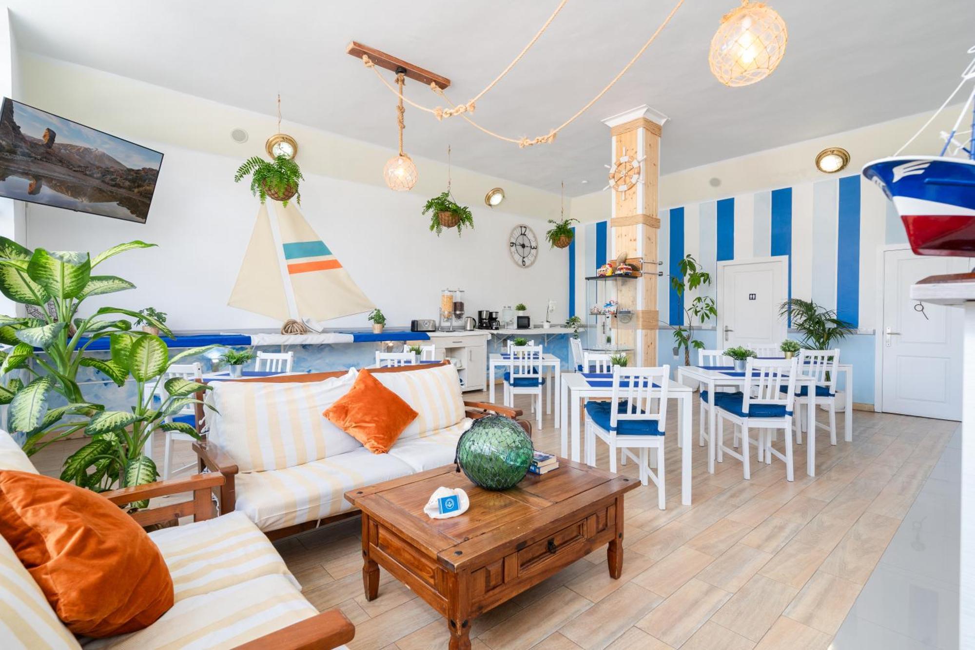 Guaza Hostel Neon Tenerife מראה חיצוני תמונה