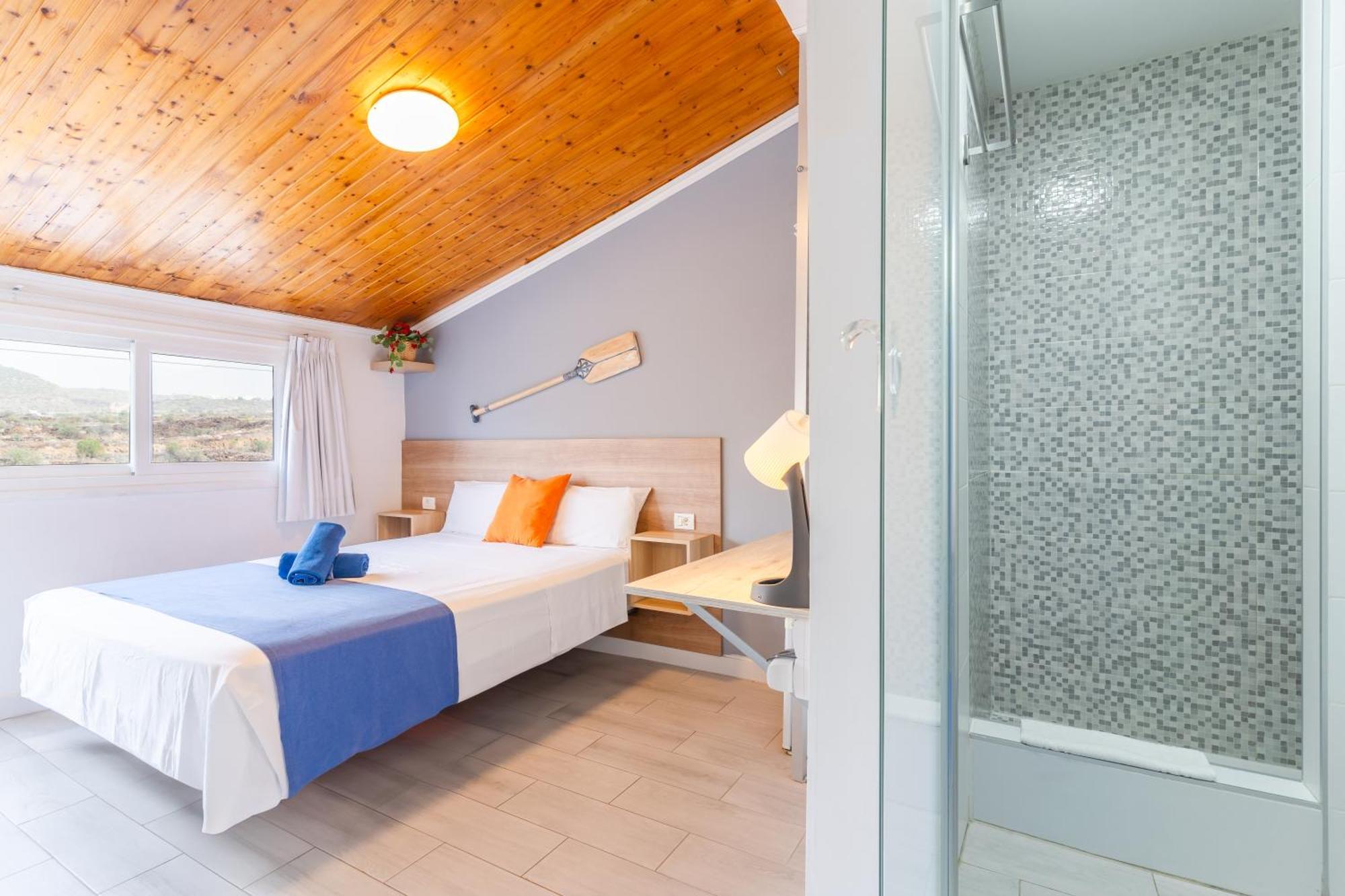Guaza Hostel Neon Tenerife מראה חיצוני תמונה