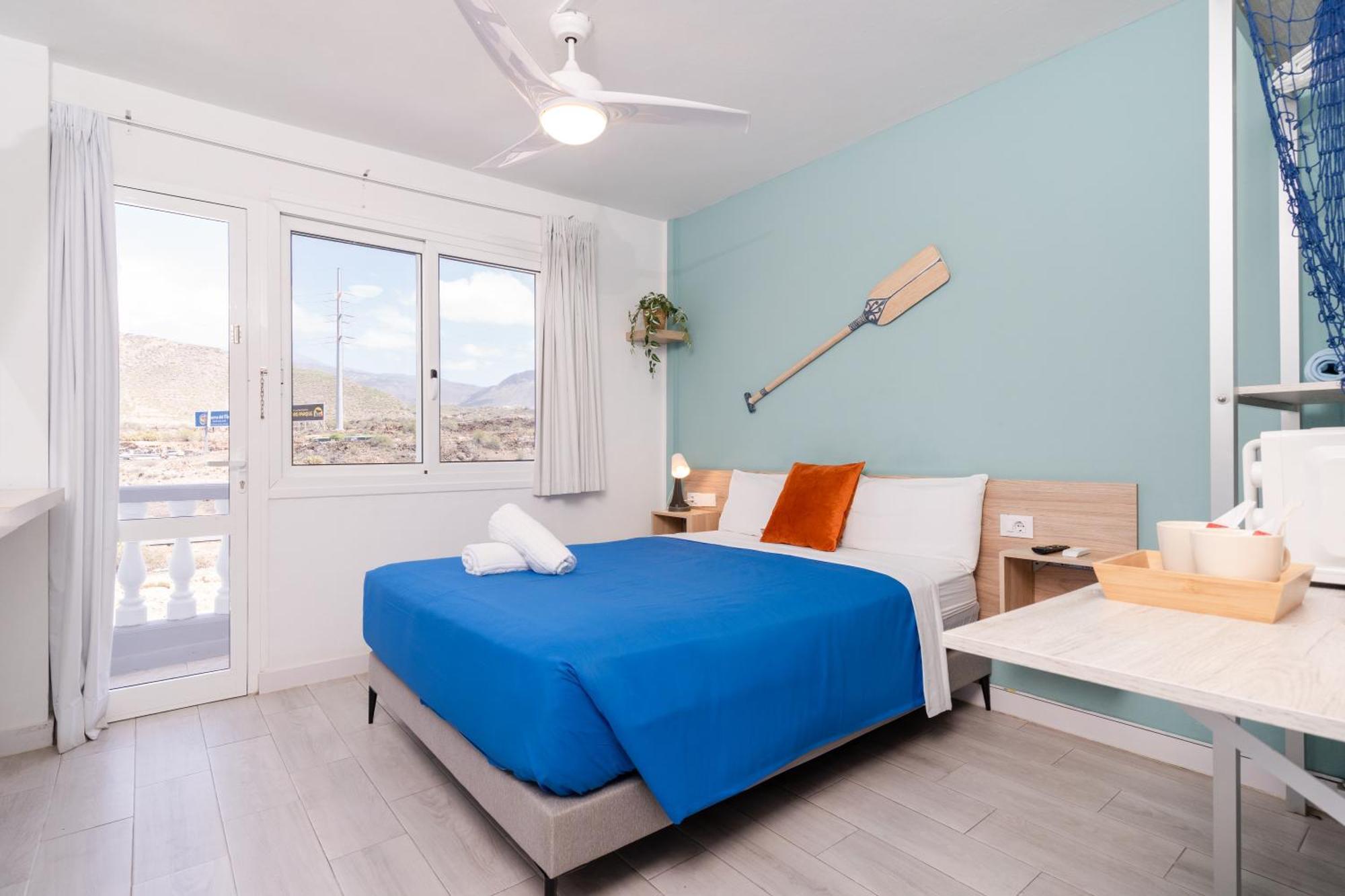 Guaza Hostel Neon Tenerife מראה חיצוני תמונה