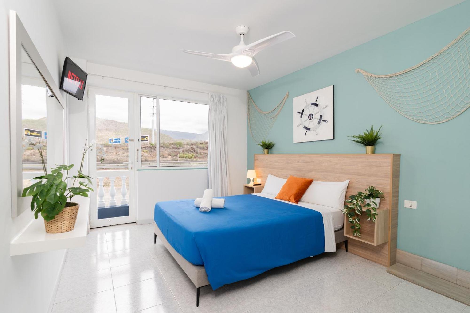 Guaza Hostel Neon Tenerife מראה חיצוני תמונה