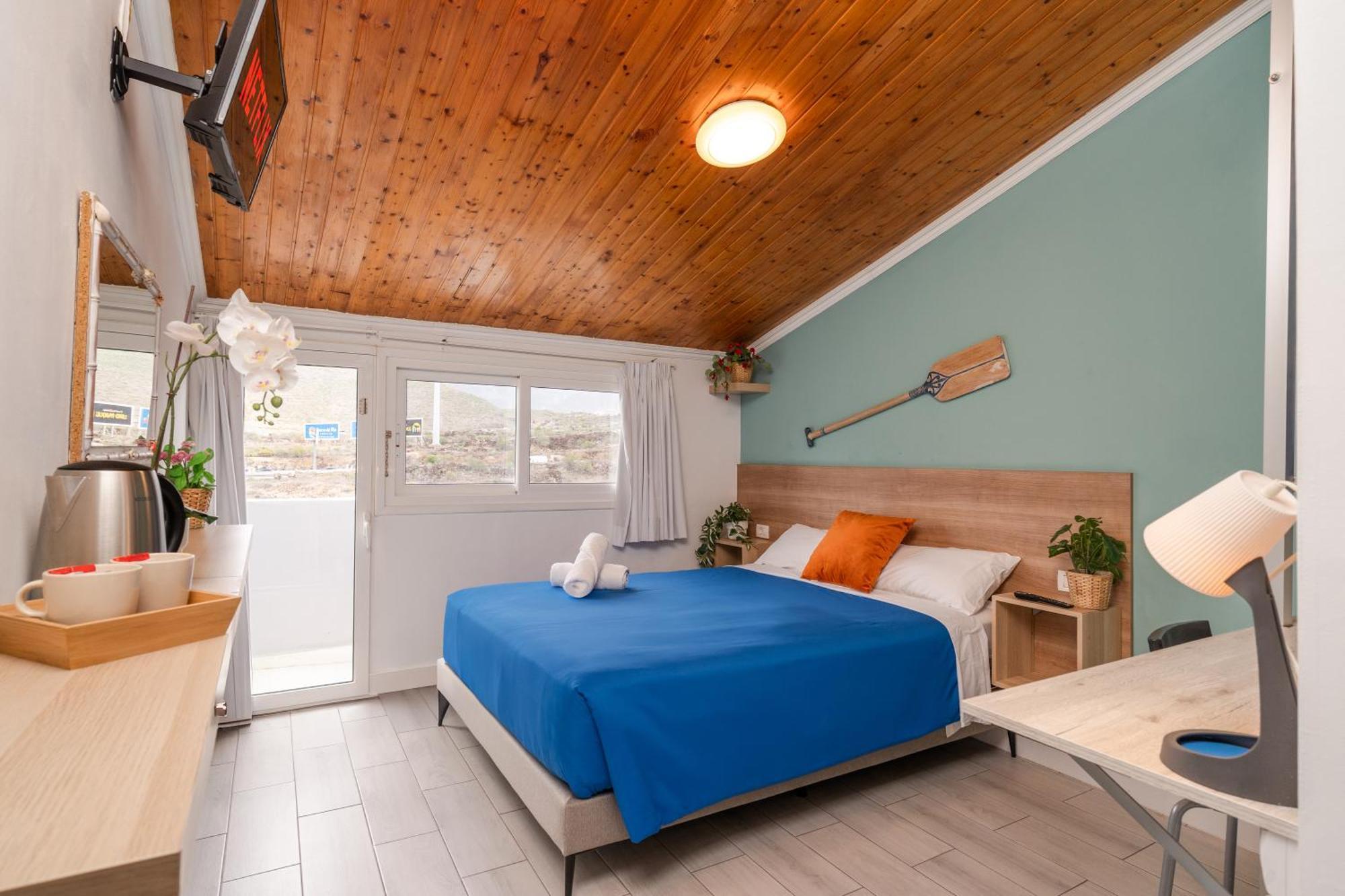 Guaza Hostel Neon Tenerife מראה חיצוני תמונה